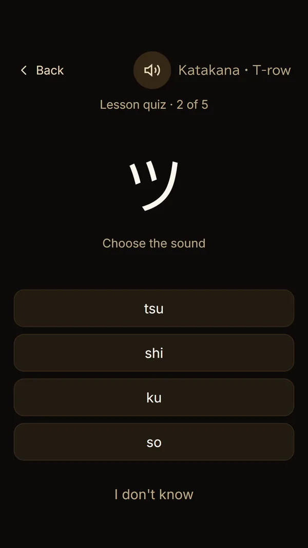 Katakana lesson quiz asking the sound of ツ, with tsu, shi, ku and so as choices